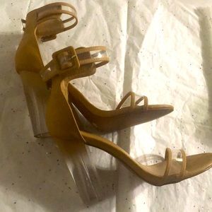 Shoe dazzle nude clear heels. Size 8